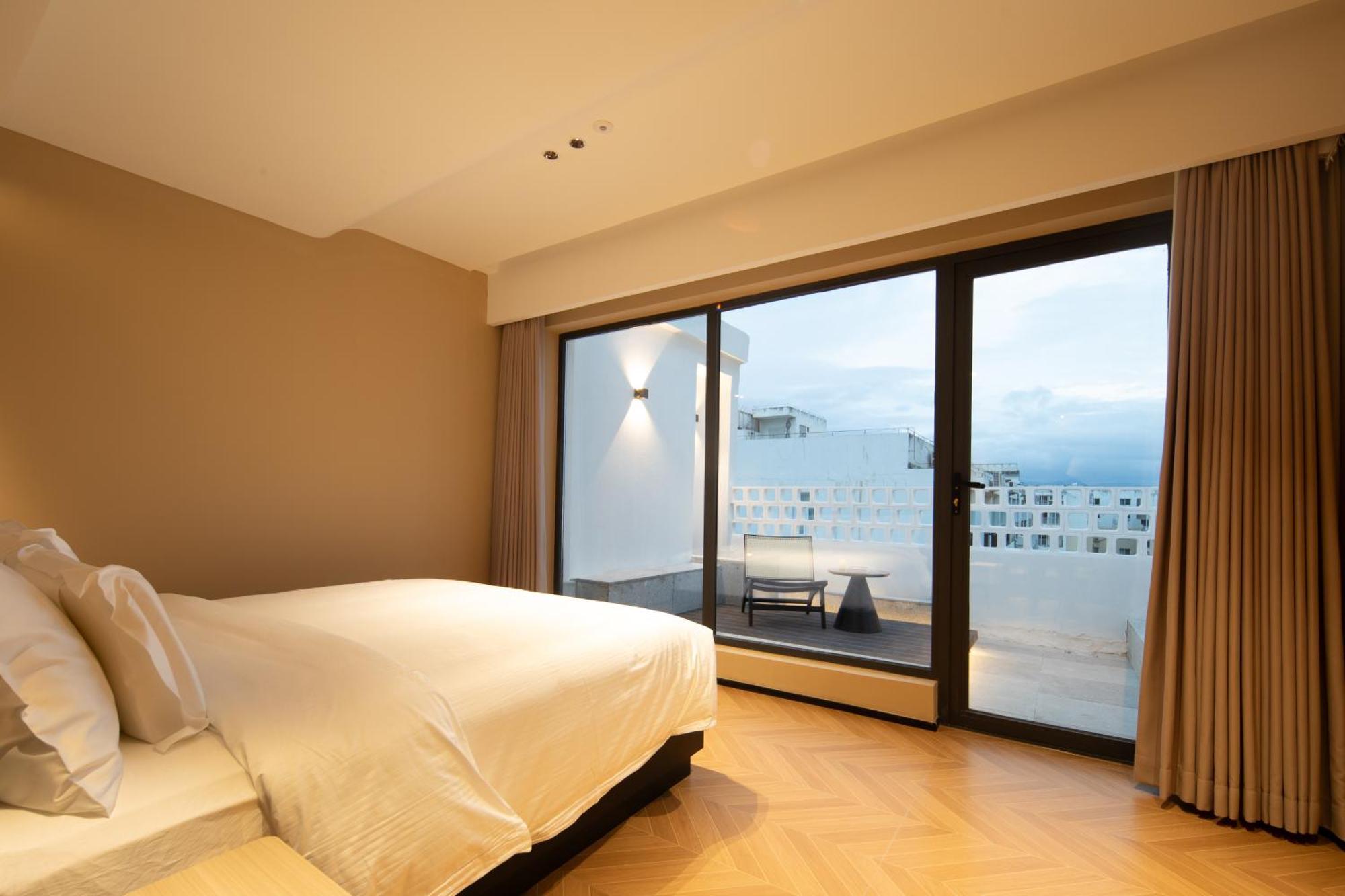 See You Soon At The Ritz Rose Summer Hotel Санья Екстер'єр фото
