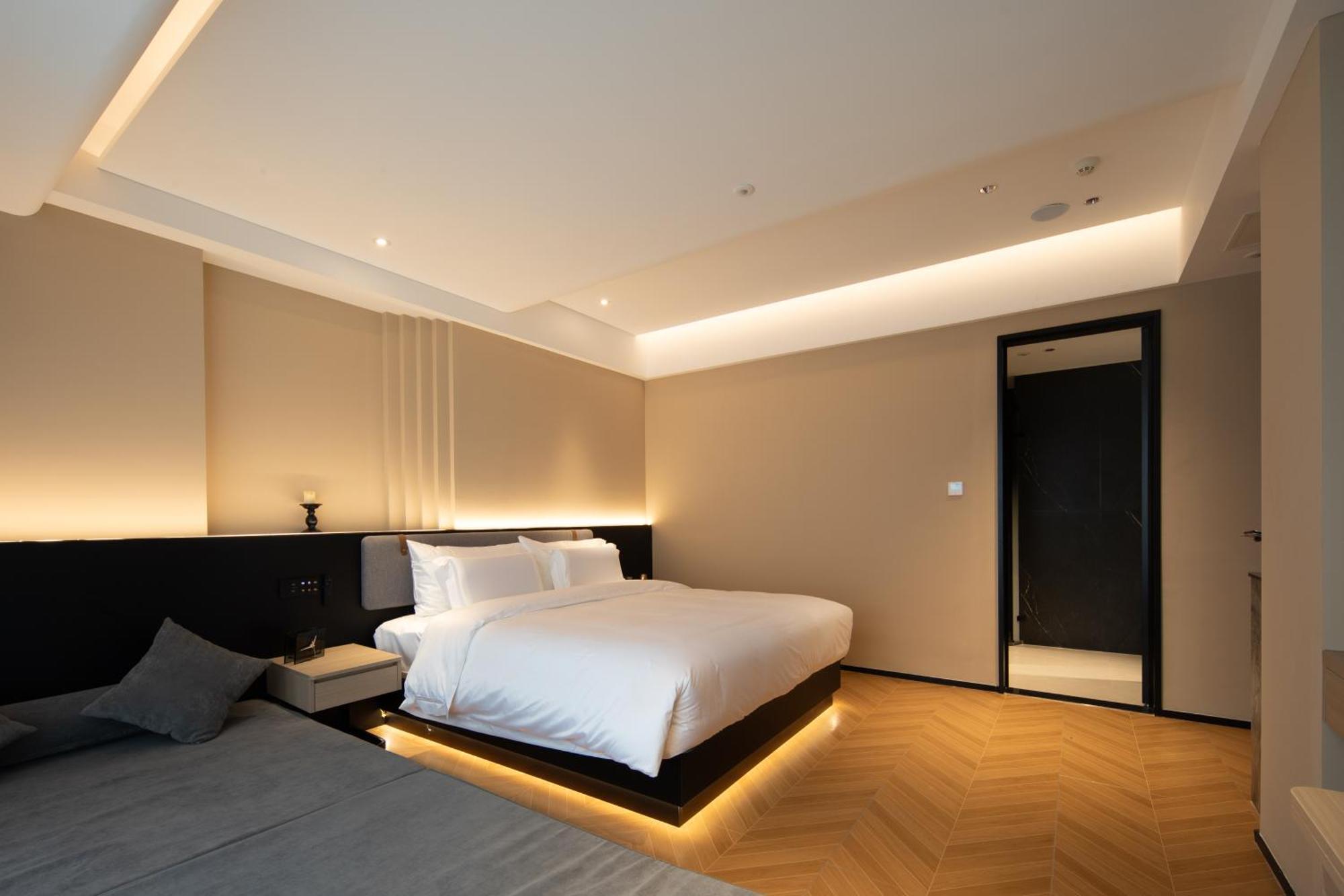 See You Soon At The Ritz Rose Summer Hotel Санья Екстер'єр фото